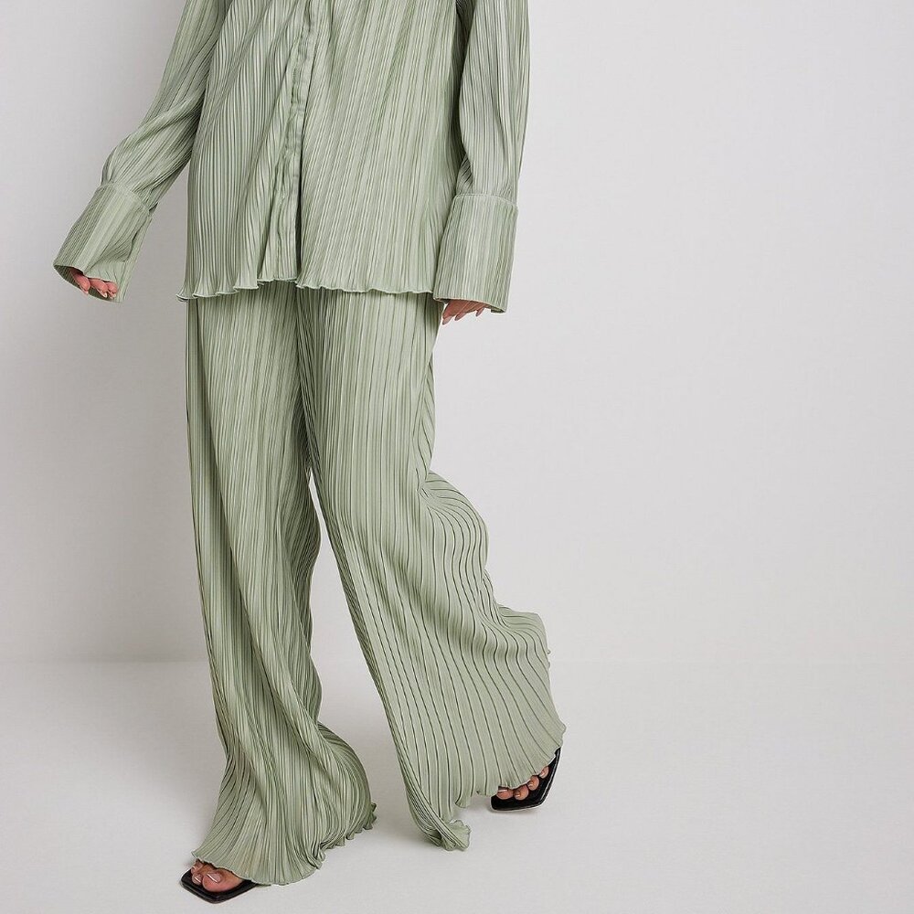 Victoria Waldau x NA-KD Flared Leg Plissé Trousers [LIKE NEW, WORN ONCE]